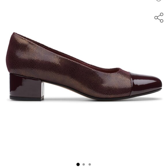 Clarks SZ10 Chartli Cap Toe Block Heel Comfort Shoe Wardrobe Staple Career Dress - Picture 2 of 9